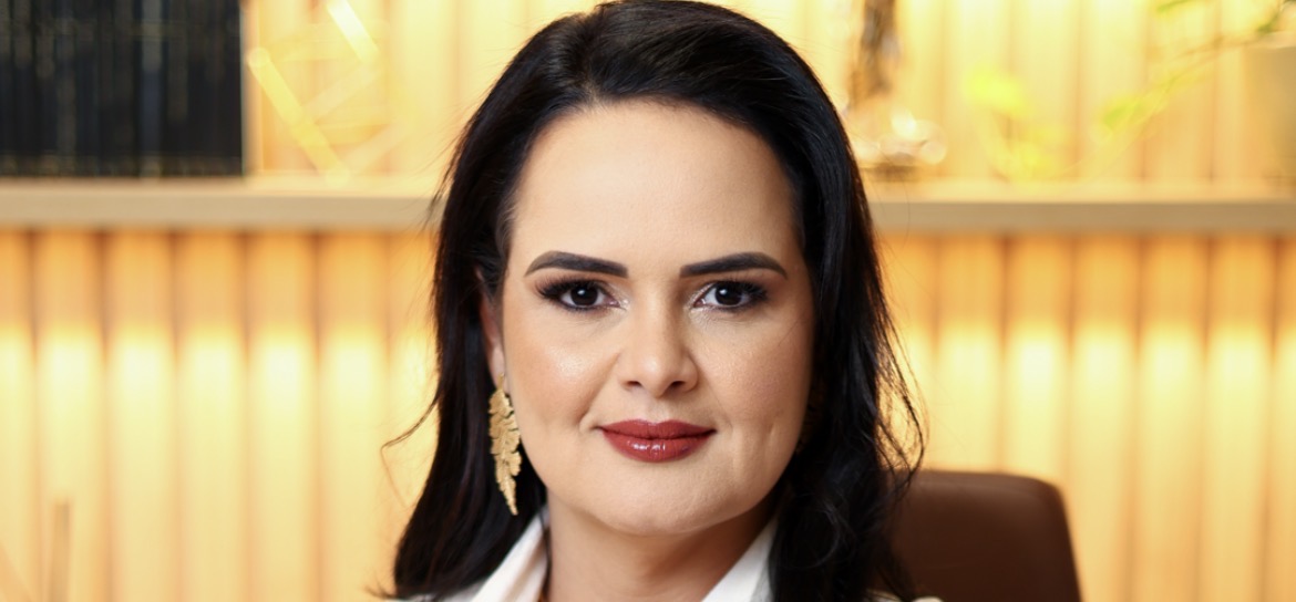 Dra. Thais Soares