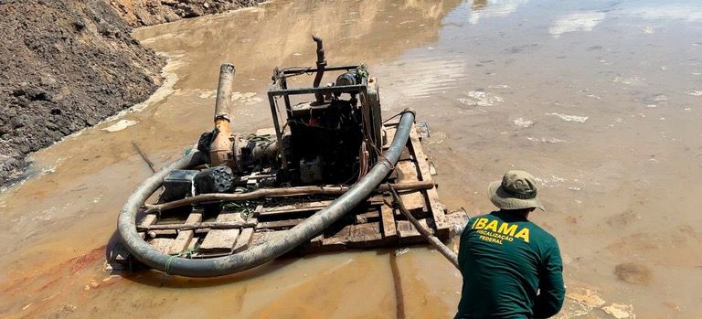 Ibama embarga 52 hectares e autua por garimpo ilegal no município de Goiás/GO